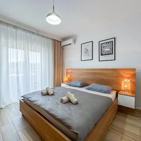 303 Vantage Point Marine Apartment *